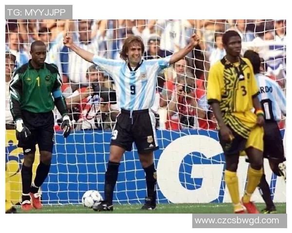 历年足球巨星最新排名榜揭晓 世界顶级球员实力对比分析