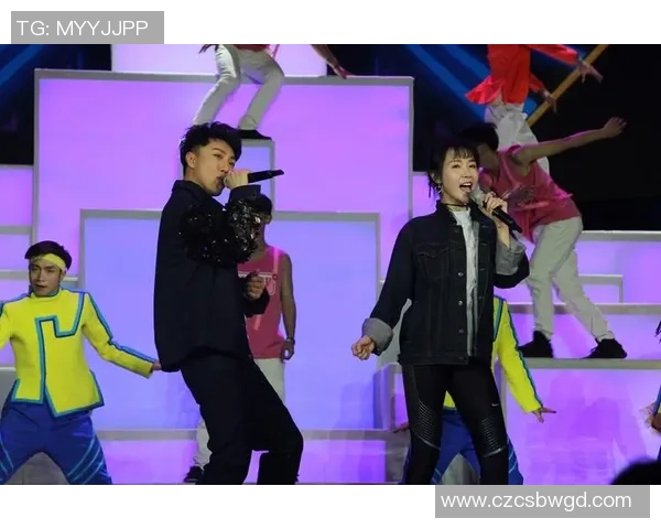 足球巨星跨界亮相电影节引发全场热议成为焦点人物